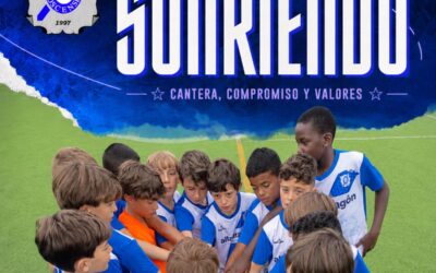 Sonriendo